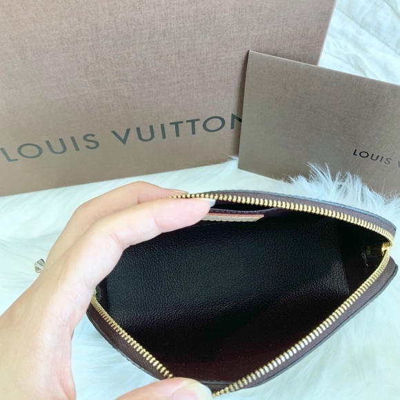 Louis Vuitton Cosmetic Pouch - Picture 5 of 8